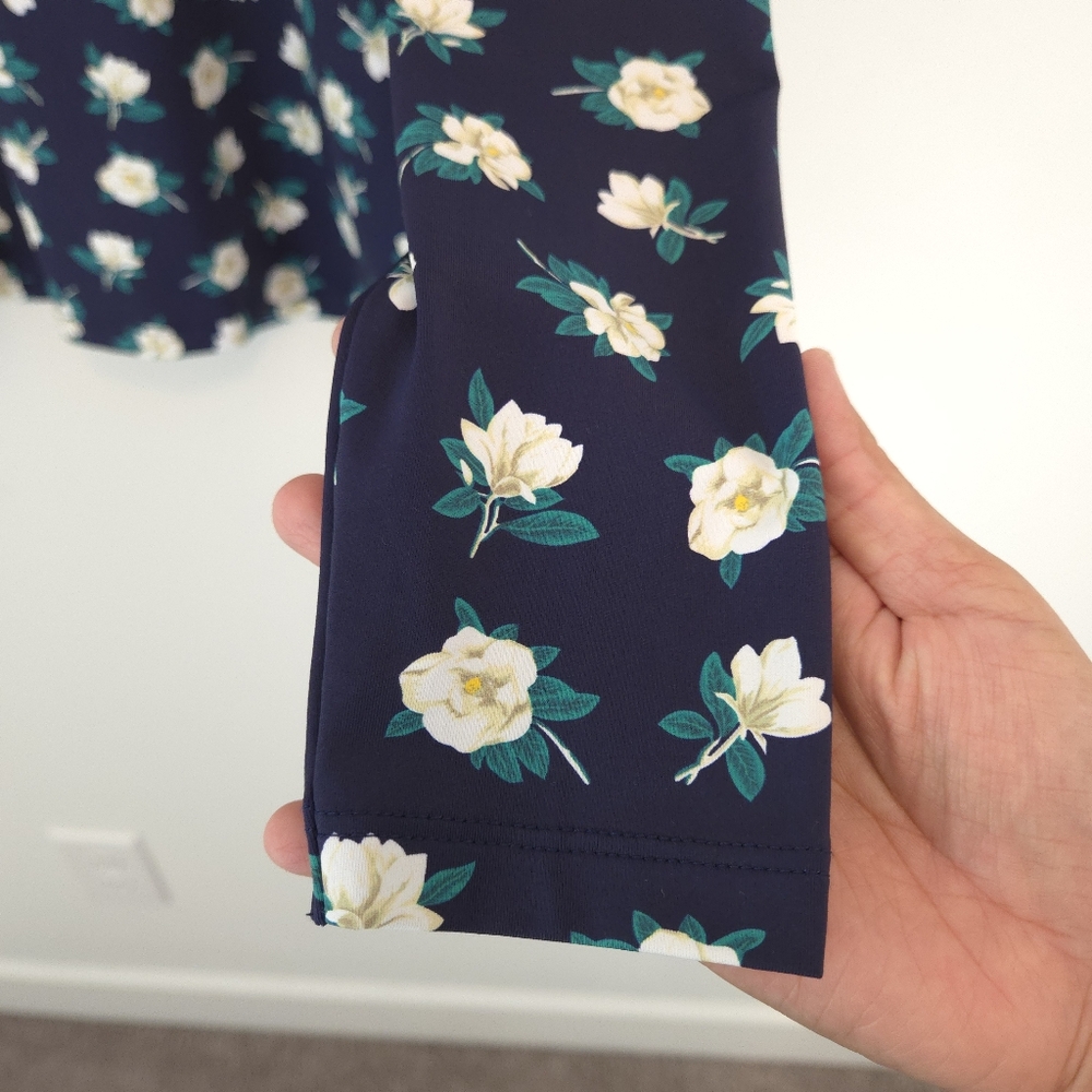 Draper James Land's End Women's Navy Floral Print Rash Guard Swim Top - Picture 5 of 12